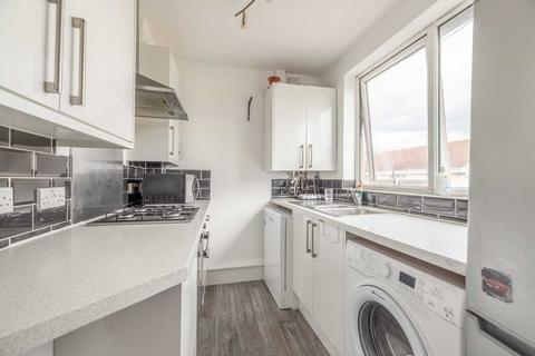 2 bedroom maisonette for sale, Montrose Avenue, Slough SL1