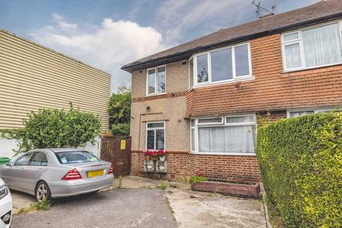 2 bedroom maisonette for sale, Montrose Avenue, Slough SL1