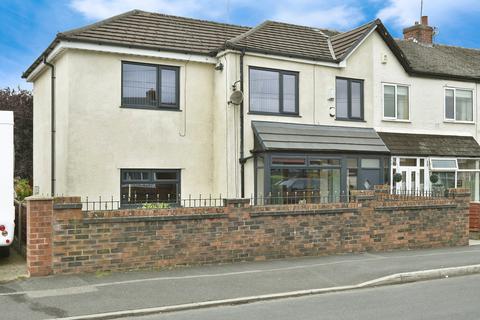 4 bedroom end of terrace house for sale, Hibbert Crescent, Manchester M35