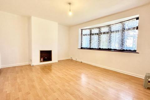 2 bedroom ground floor maisonette to rent, Fencepiece Road, Ilford IG6