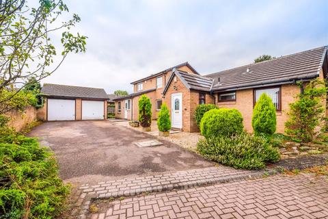 2 bedroom detached bungalow for sale, Warren Park, Brighouse