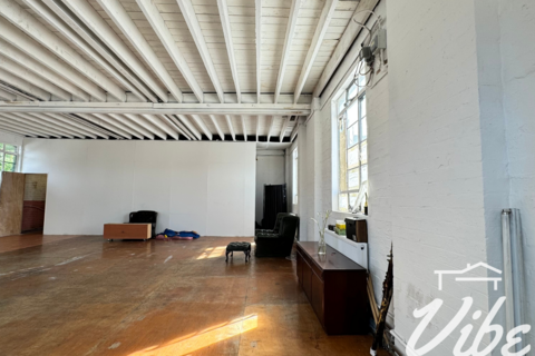 Industrial unit to rent, Clarence Mews, London E5