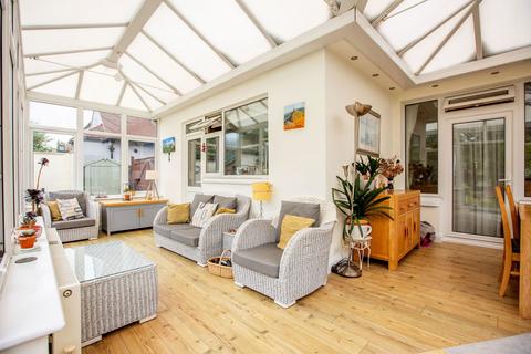 3 bedroom detached bungalow for sale, Victoria Avenue, Southend-on-sea SS2