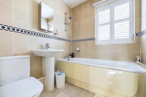 9 Faraday Place, West Molesey, KT8 2TX