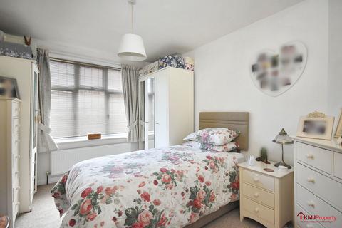 Flat 2, 40 Copse Close, East Grinstead, RH19 3EF