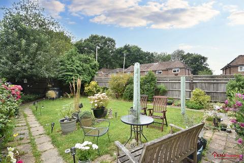 Flat 2, 40 Copse Close, East Grinstead, RH19 3EF