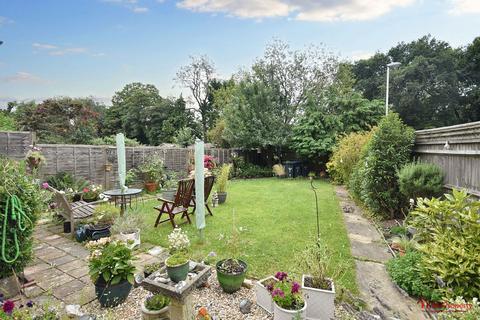Flat 2, 40 Copse Close, East Grinstead, RH19 3EF