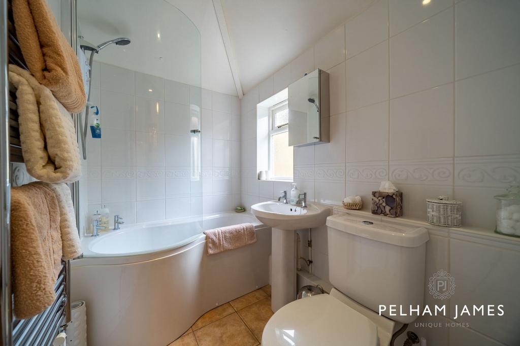 Family Bathroom, Sticky End, Cottesmore