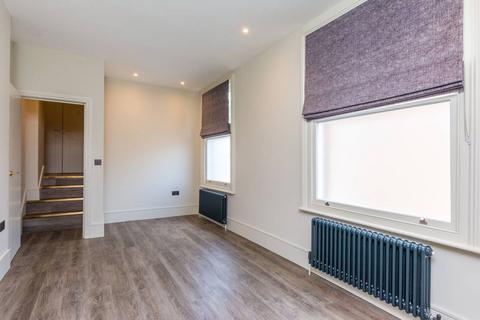 2 bedroom flat to rent, Fishers Lane, Chiswick, London, W4