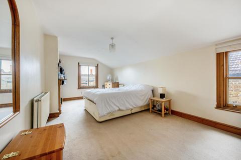 3 bedroom flat for sale, Marmion Road, London SW11