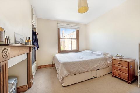 3 bedroom flat for sale, Marmion Road, London SW11