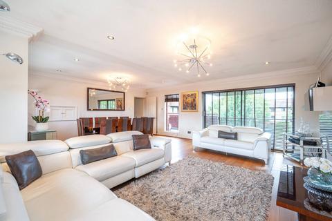 4 bedroom flat for sale, Spencer Close, Finchley, London, N3