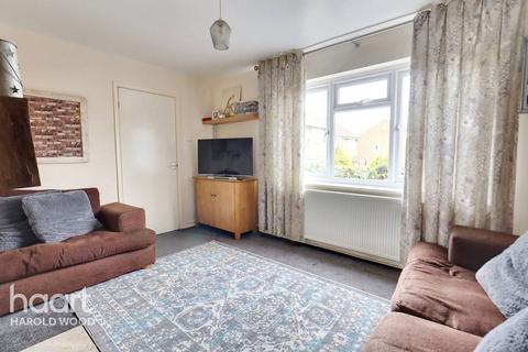 13 Stanwyck Gardens, Romford, RM3 7JU