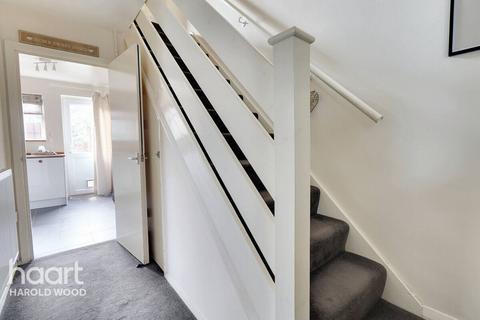 13 Stanwyck Gardens, Romford, RM3 7JU