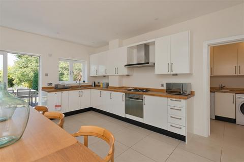 4 bedroom detached house for sale, Allan Road, Seasalter, Whitstable