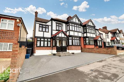 30 Rochester Gardens, Ilford, IG1 3LZ