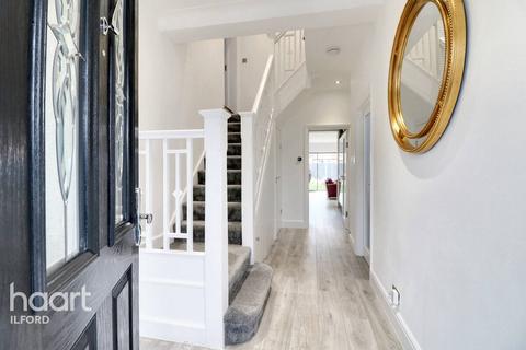30 Rochester Gardens, Ilford, IG1 3LZ