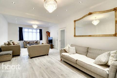 30 Rochester Gardens, Ilford, IG1 3LZ