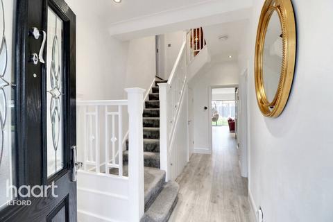 30 Rochester Gardens, Ilford, IG1 3LZ