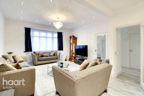 30 Rochester Gardens, Ilford, IG1 3LZ