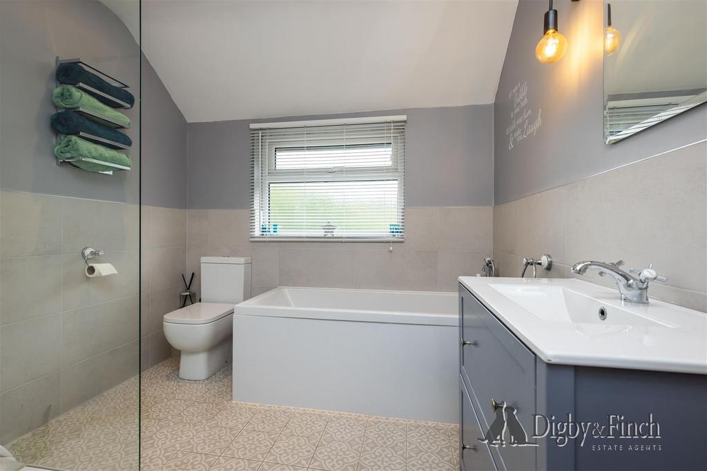 120, Bingham Road Radcliffe-On-Trent, NG12 2 GT-25w