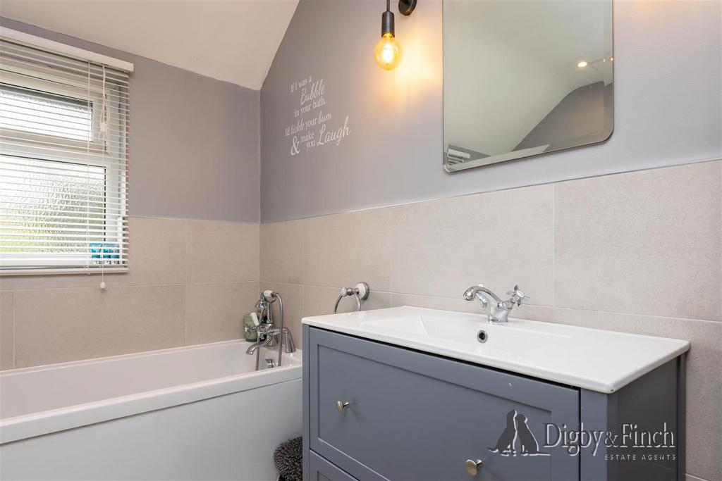 120, Bingham Road Radcliffe-On-Trent, NG12 2 GT-26w