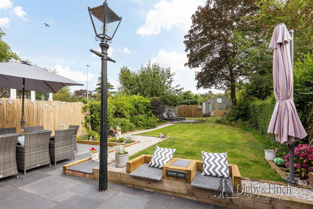 120, Bingham Road Radcliffe-On-Trent, NG12 2 GT-5wa