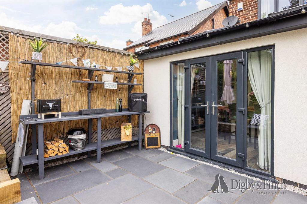 120, Bingham Road Radcliffe-On-Trent, NG12 2 GT-6wa