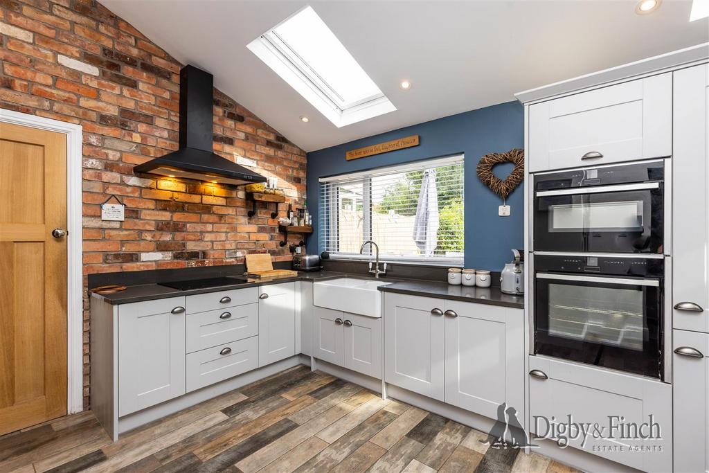 120, Bingham Road Radcliffe-On-Trent, NG12 2 GT-19w