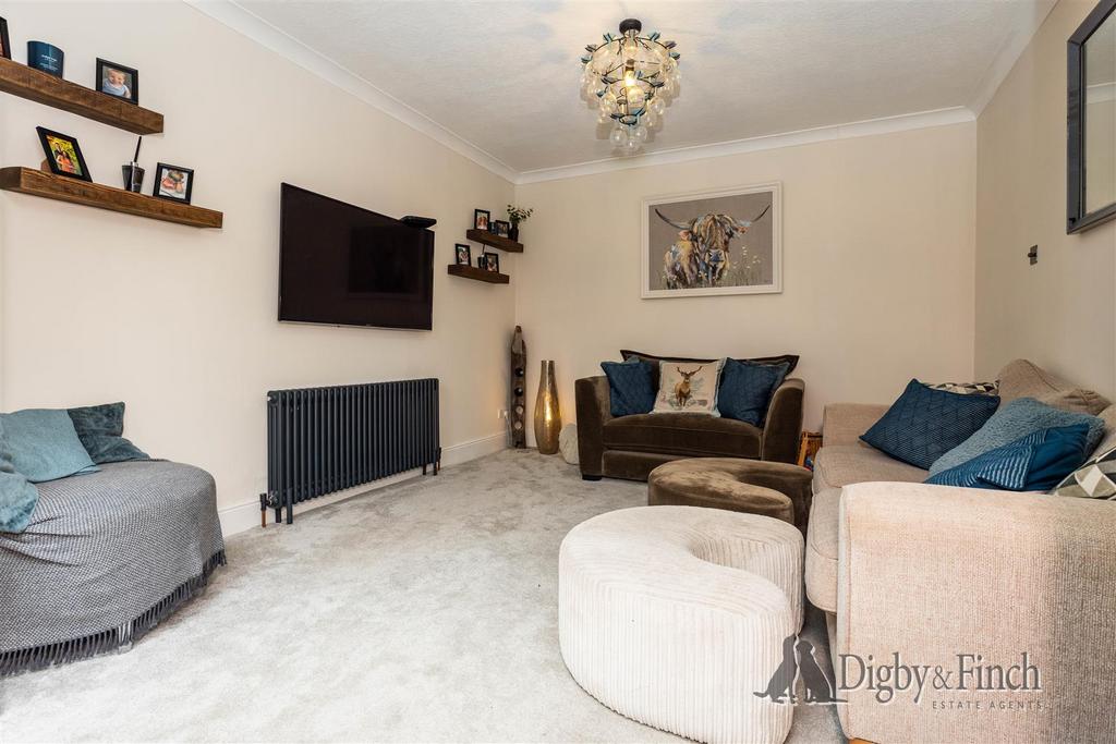 120, Bingham Road Radcliffe-On-Trent, NG12 2 GT-23w