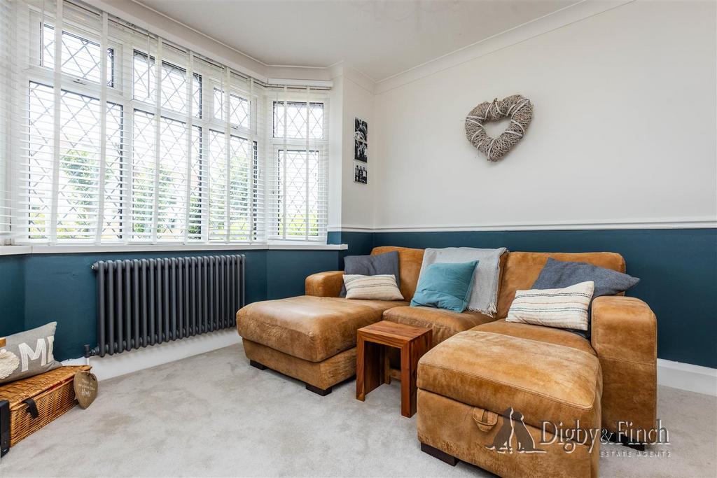 120, Bingham Road Radcliffe-On-Trent, NG12 2 GT-14w