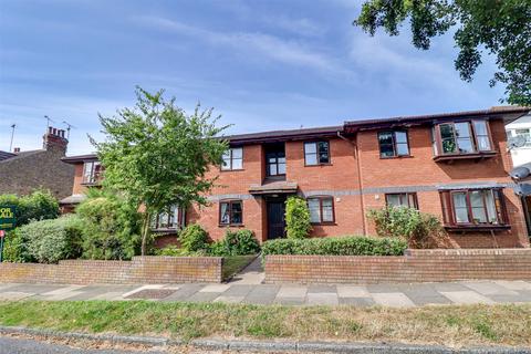 2 bedroom flat for sale, Kingswood Chase, Leigh-On-Sea SS9