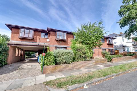 2 bedroom flat for sale, Kingswood Chase, Leigh-On-Sea SS9