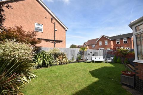 4 bedroom detached house for sale, Captains Close, Goole