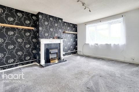 2 bedroom flat for sale, Glosters Parade, Pontypool