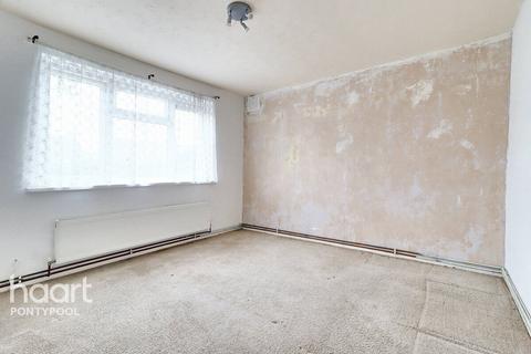 2 bedroom flat for sale, Glosters Parade, Pontypool