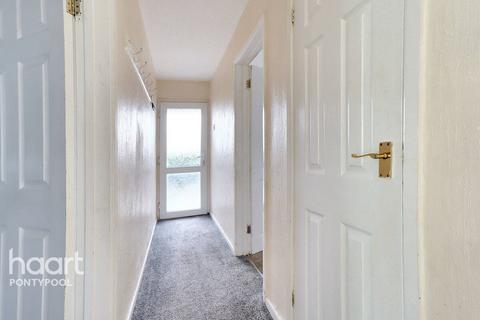 54 Glosters Parade, New Inn, Pontypool, NP4 0NF