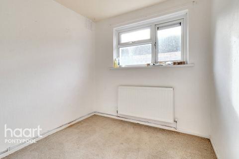 2 bedroom flat for sale, Glosters Parade, Pontypool