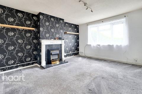 54 Glosters Parade, New Inn, Pontypool, NP4 0NF
