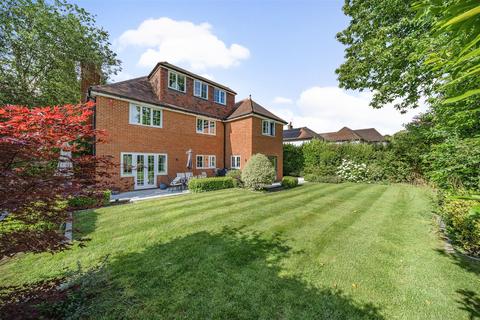 6 bedroom detached house to rent, Cross Road, Tadworth