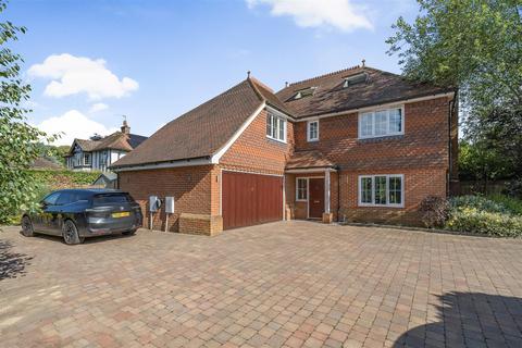 6 bedroom detached house to rent, Cross Road, Tadworth