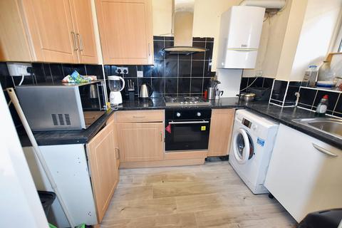 1 bedroom in a flat share to rent, White City Estate, London W12