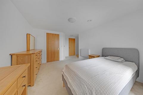 2 bedroom apartment for sale, High Street, Cobham