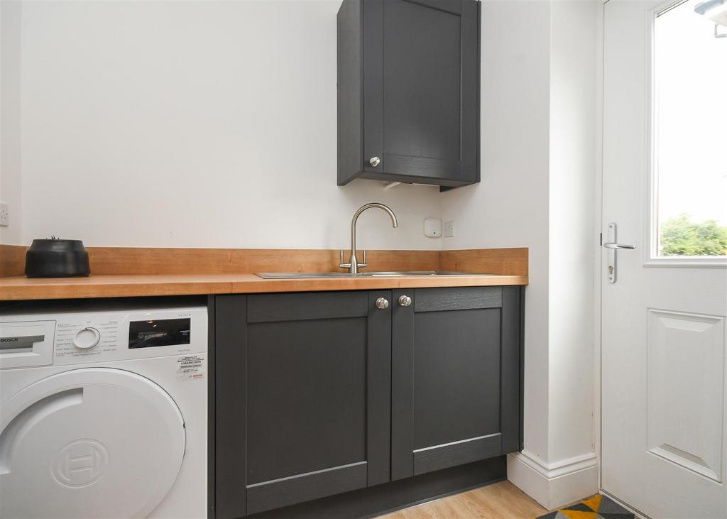 17 Crossfield Crescent - Laundry.jpg