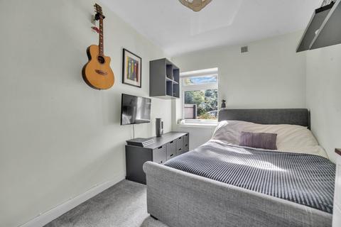 32, Riverbank Laleham Road, Staines, TW18 2QE