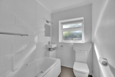 32, Riverbank Laleham Road, Staines, TW18 2QE
