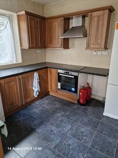 5 bedroom terraced house to rent, Rhondda Street, Swansea SA1