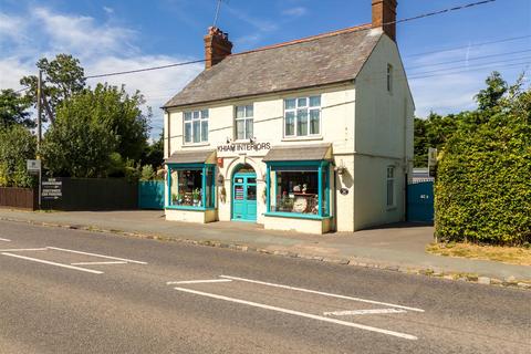 Retail property (high street) for sale, Oxford Road, Aylesbury HP17