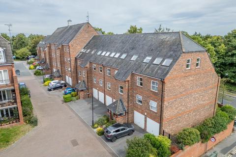 2 bedroom apartment for sale, Whitecross Gardens, York