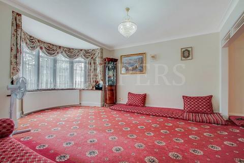 undefined, Dollis Hill Lane, London, NW2